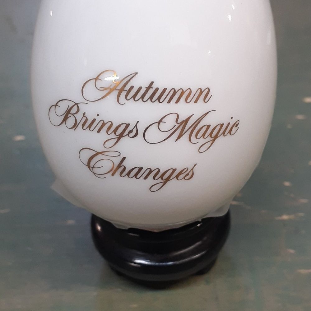 ‎Vintage 1984 AVON Egg - Autumn Brings Magic Changes - Picture 2 of 5